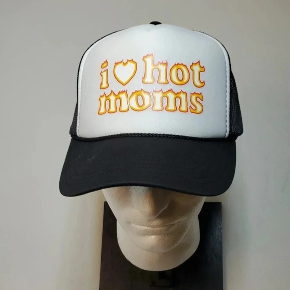 I ❤️ Hot Moms Snapback Truck Hat NWT - Picture 2 of 7